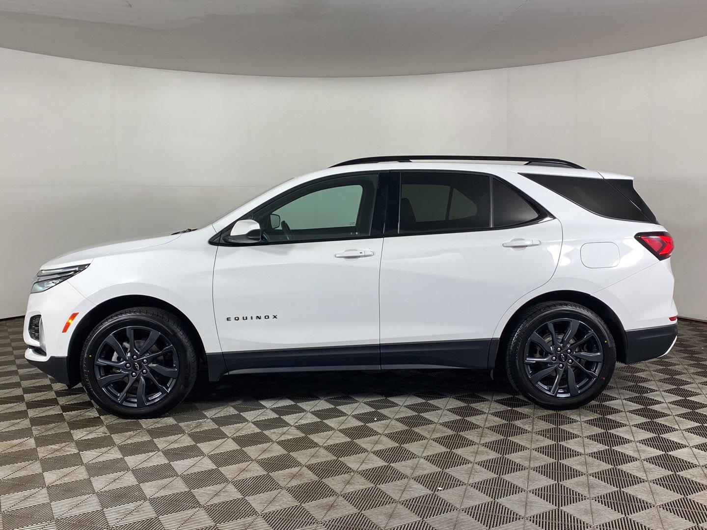 Used 2022 Summit White Chevrolet RS image 3