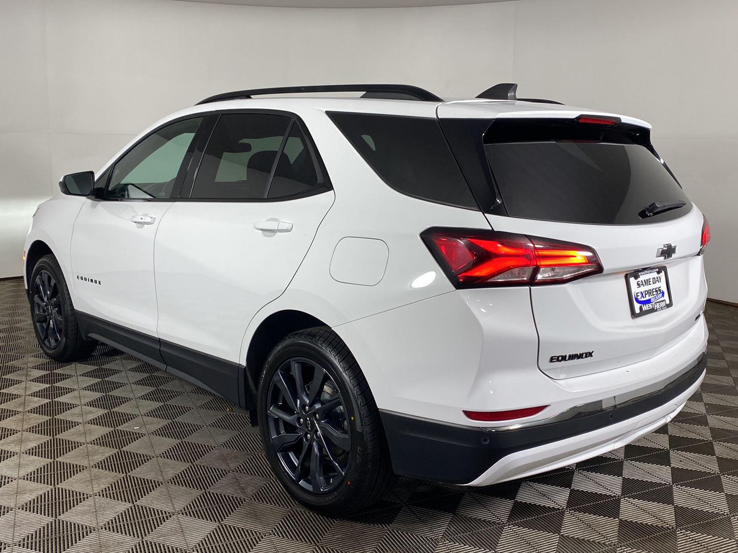 Used 2022 Summit White Chevrolet RS image 4