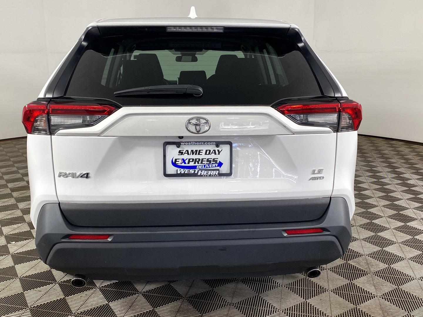 Certified Used 2024 Ice Cap Toyota LE image 6