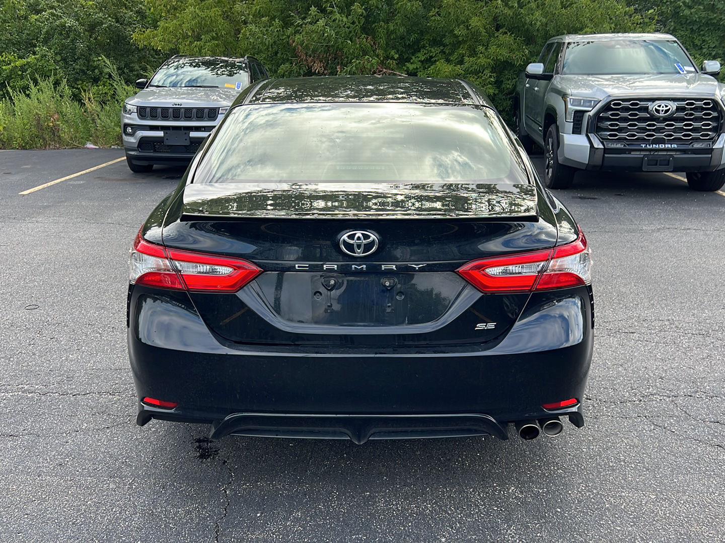 Used 2018 Midnight Black Metallic Toyota SE image 3