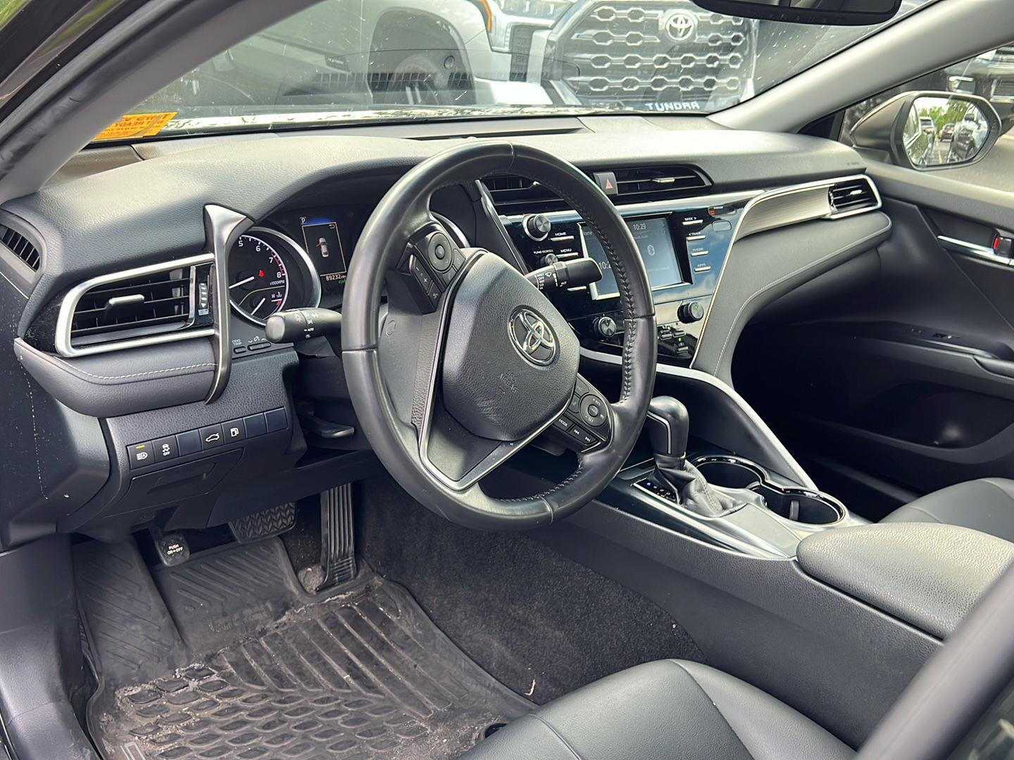 Used 2018 Midnight Black Metallic Toyota SE image 4