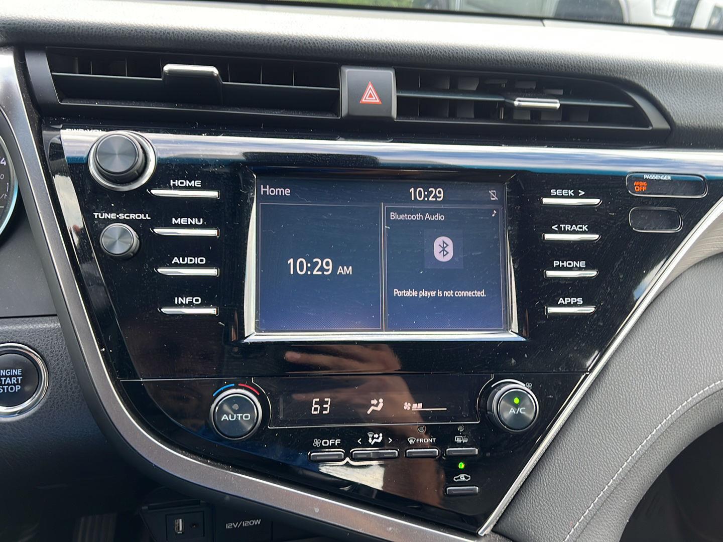 Used 2018 Midnight Black Metallic Toyota SE image 6
