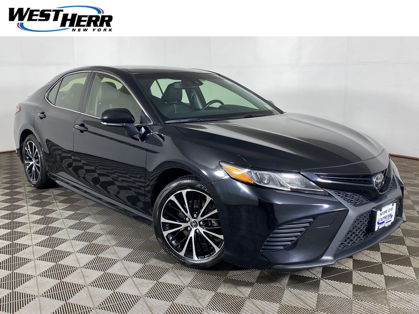 Midnight Black Metallic 2018 Toyota Camry Sedan Front-Wheel Drive Automatic