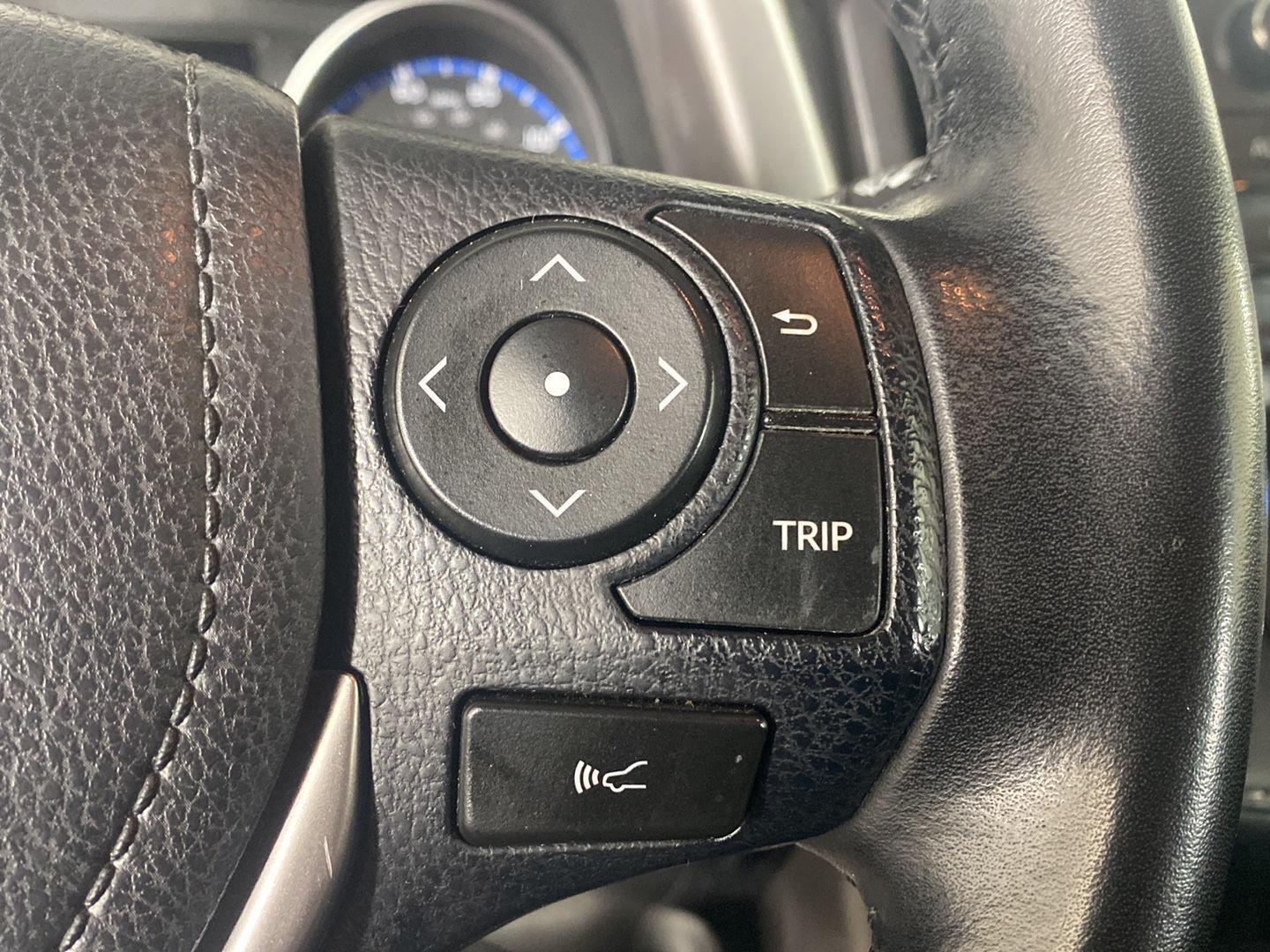 Used 2018 Galactic Aqua Mica Toyota XLE image 20