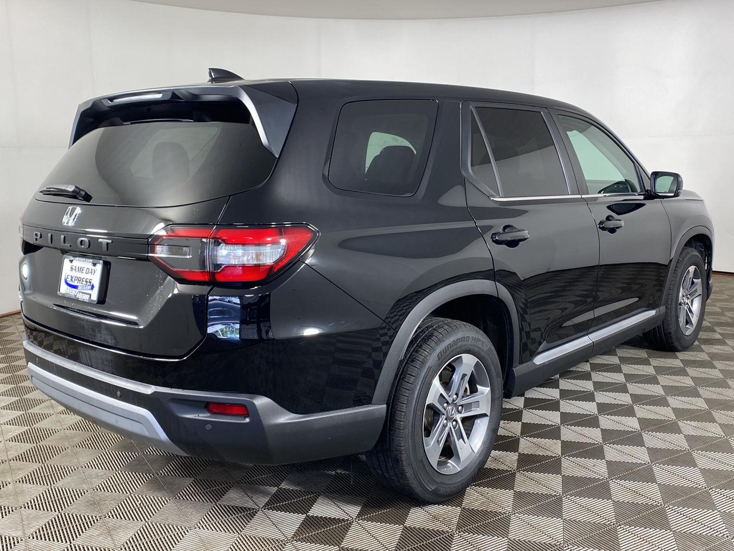 Used 2023 Crystal Black Pearl Honda EX-L w/Rear Captain