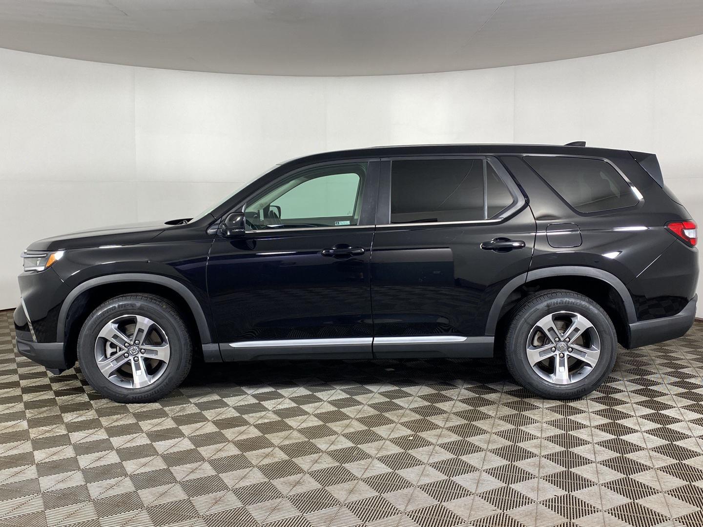 Used 2023 Crystal Black Pearl Honda EX-L w/Rear Captain