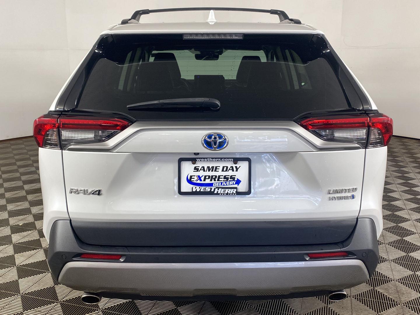 Certified Used 2023 Wind Chill Pearl Toyota Limited image 5