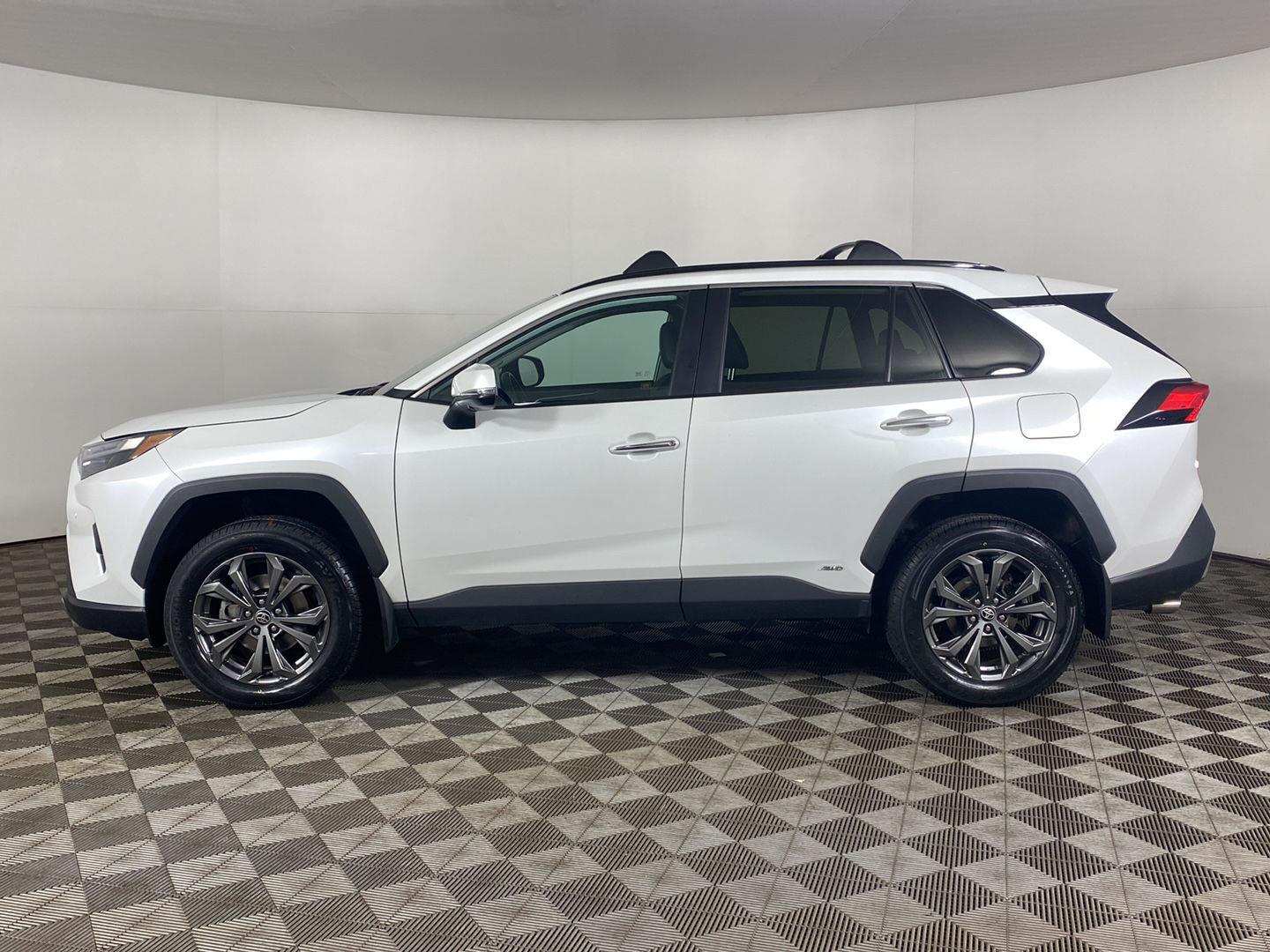 Certified Used 2023 Wind Chill Pearl Toyota Limited image 3