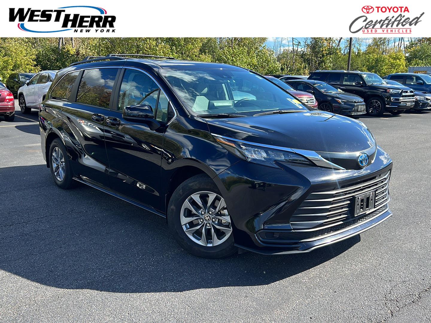 2024 Toyota Sienna LE 8-Passenger
