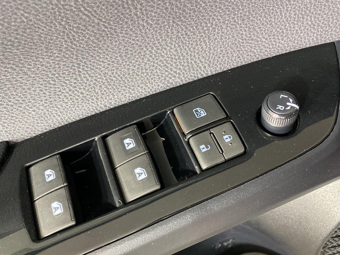 Used 2017 Classic Silver Metallic Toyota Advanced image 25