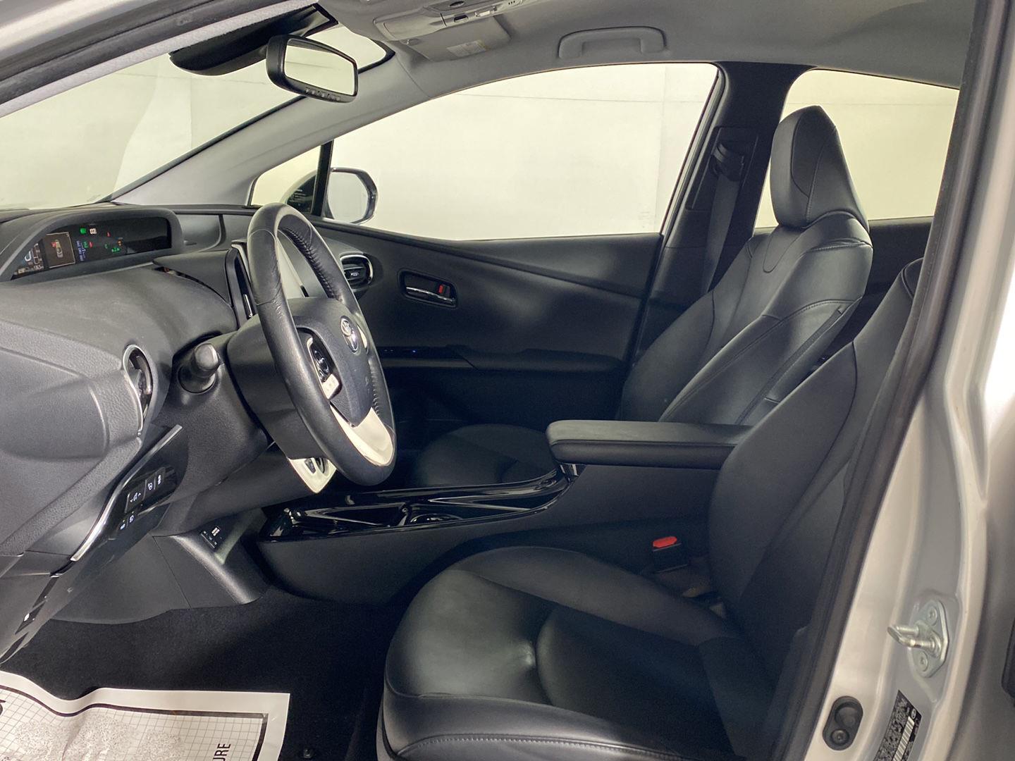 Used 2017 Classic Silver Metallic Toyota Advanced image 26