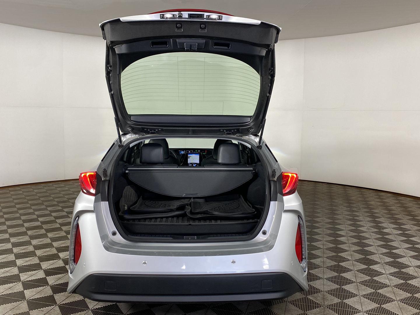 Used 2017 Classic Silver Metallic Toyota Advanced image 30