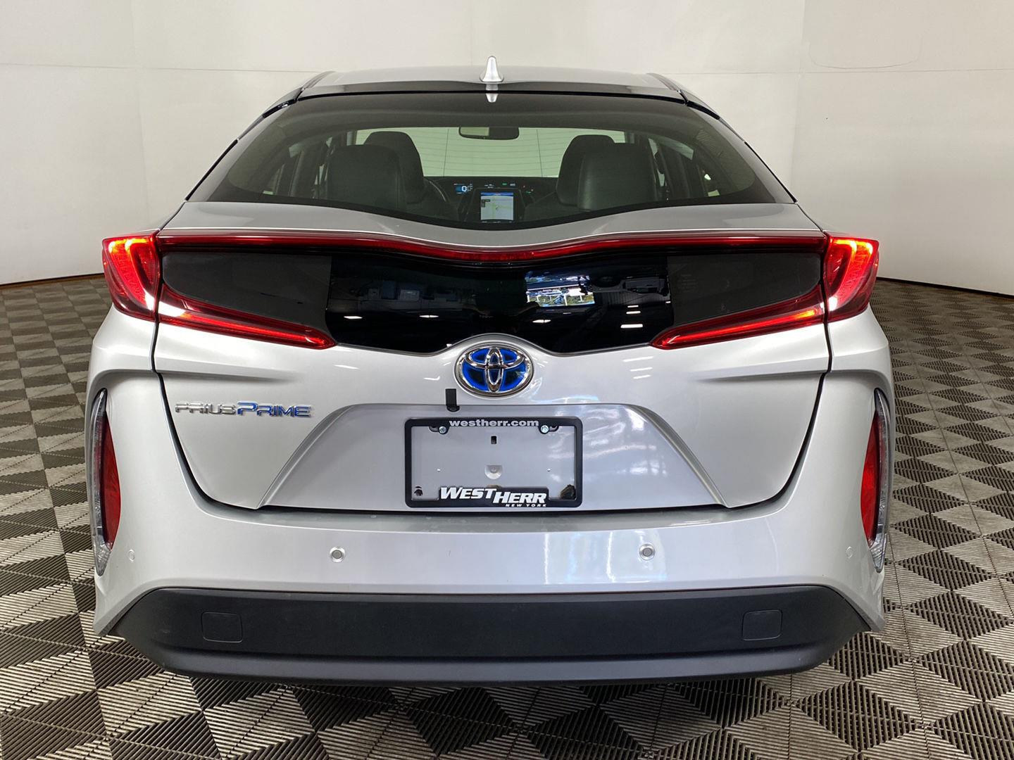 Used 2017 Classic Silver Metallic Toyota Advanced image 5