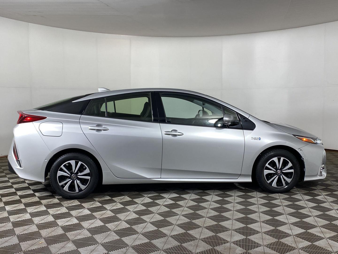 Used 2017 Classic Silver Metallic Toyota Advanced image 7