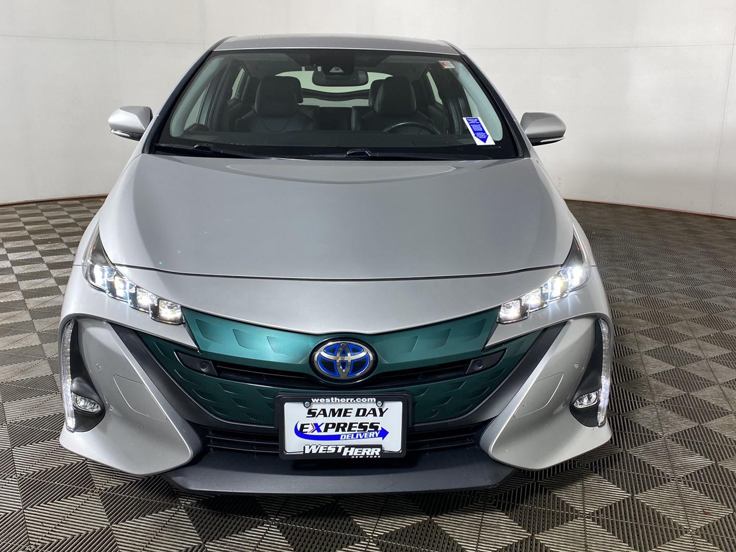 Used 2017 Classic Silver Metallic Toyota Advanced image 8