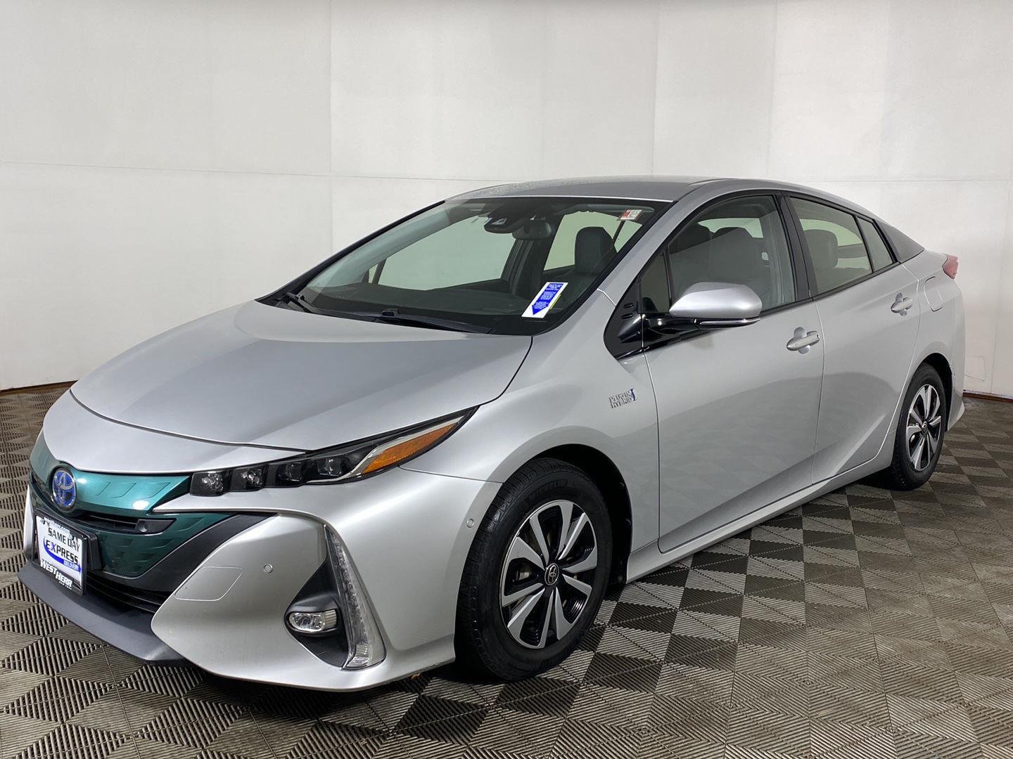 Used 2017 Classic Silver Metallic Toyota Advanced image 2