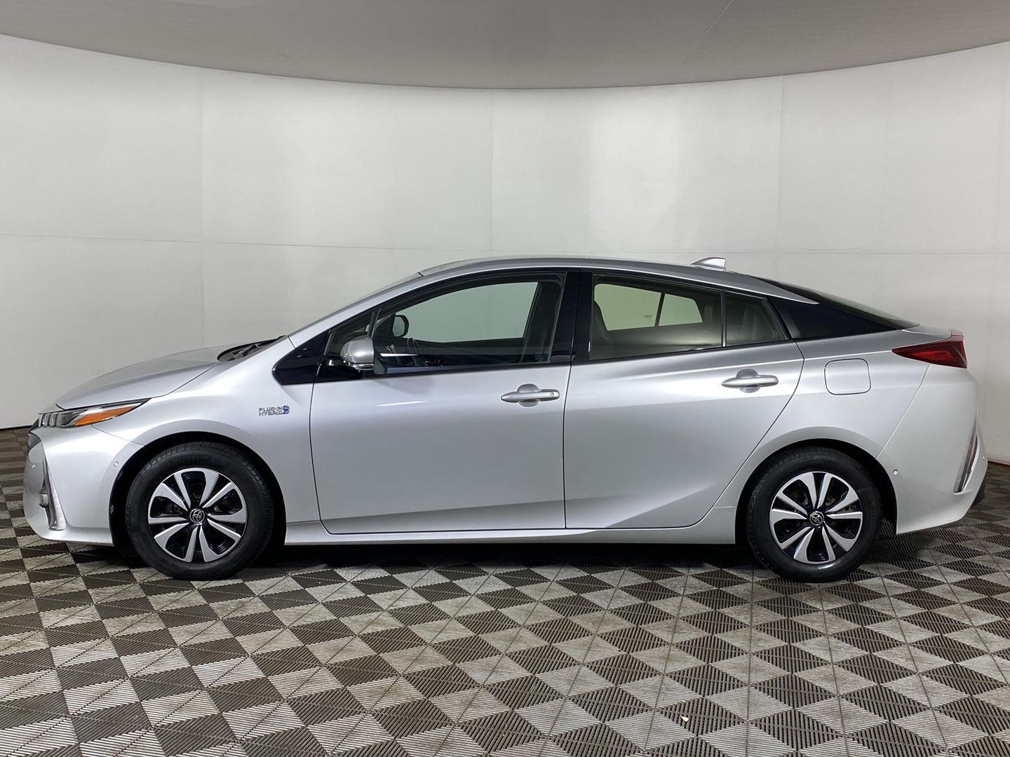 Used 2017 Classic Silver Metallic Toyota Advanced image 3