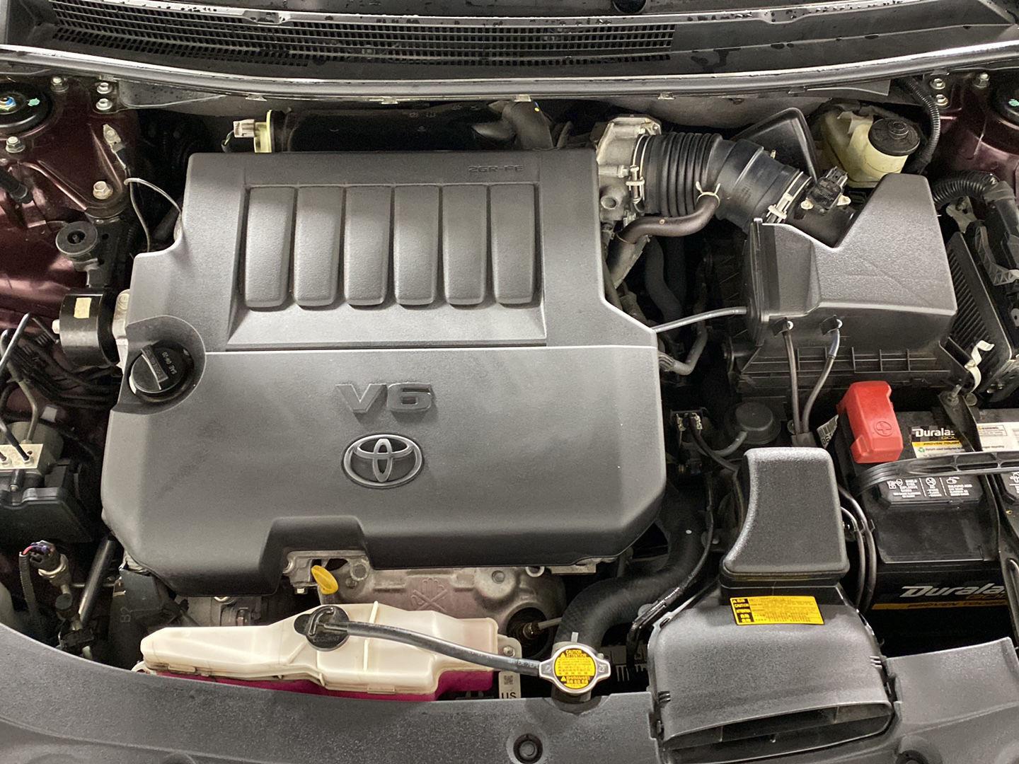 Used 2015 Sizzling Crimson Mica Toyota XLE image 9