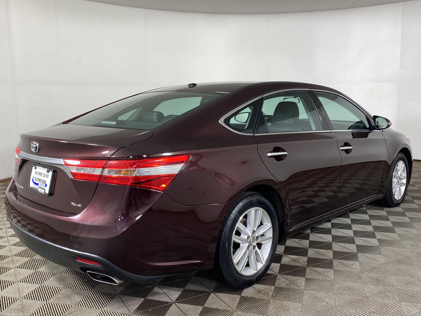 Used 2015 Sizzling Crimson Mica Toyota XLE image 6