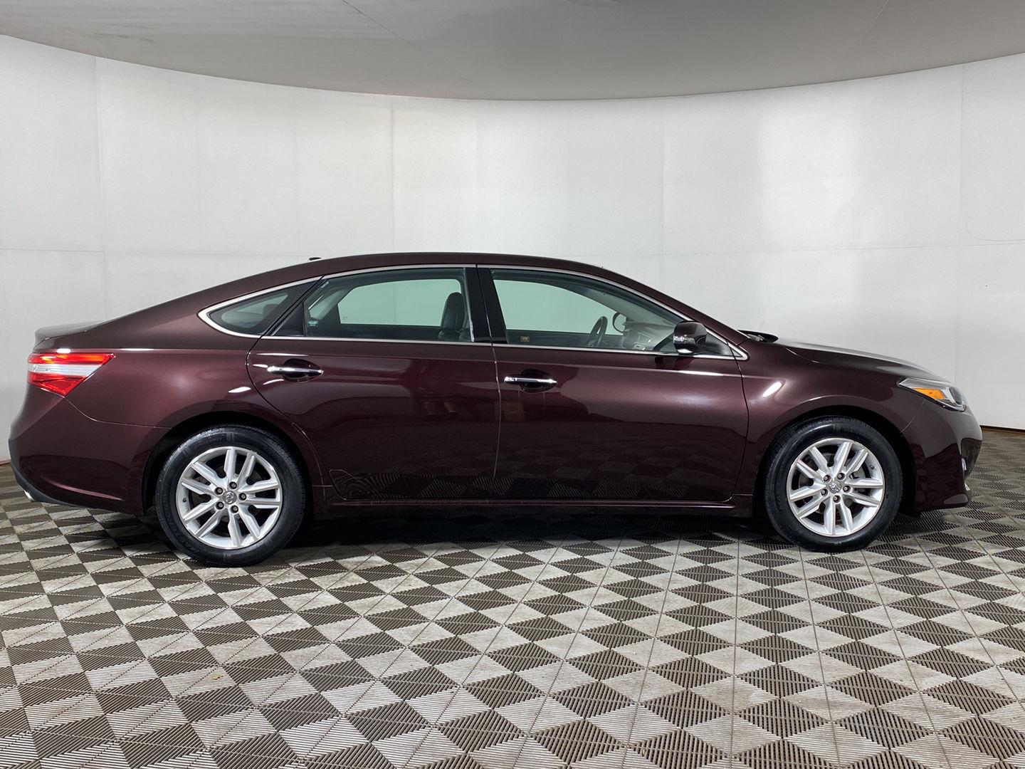 Used 2015 Sizzling Crimson Mica Toyota XLE image 7