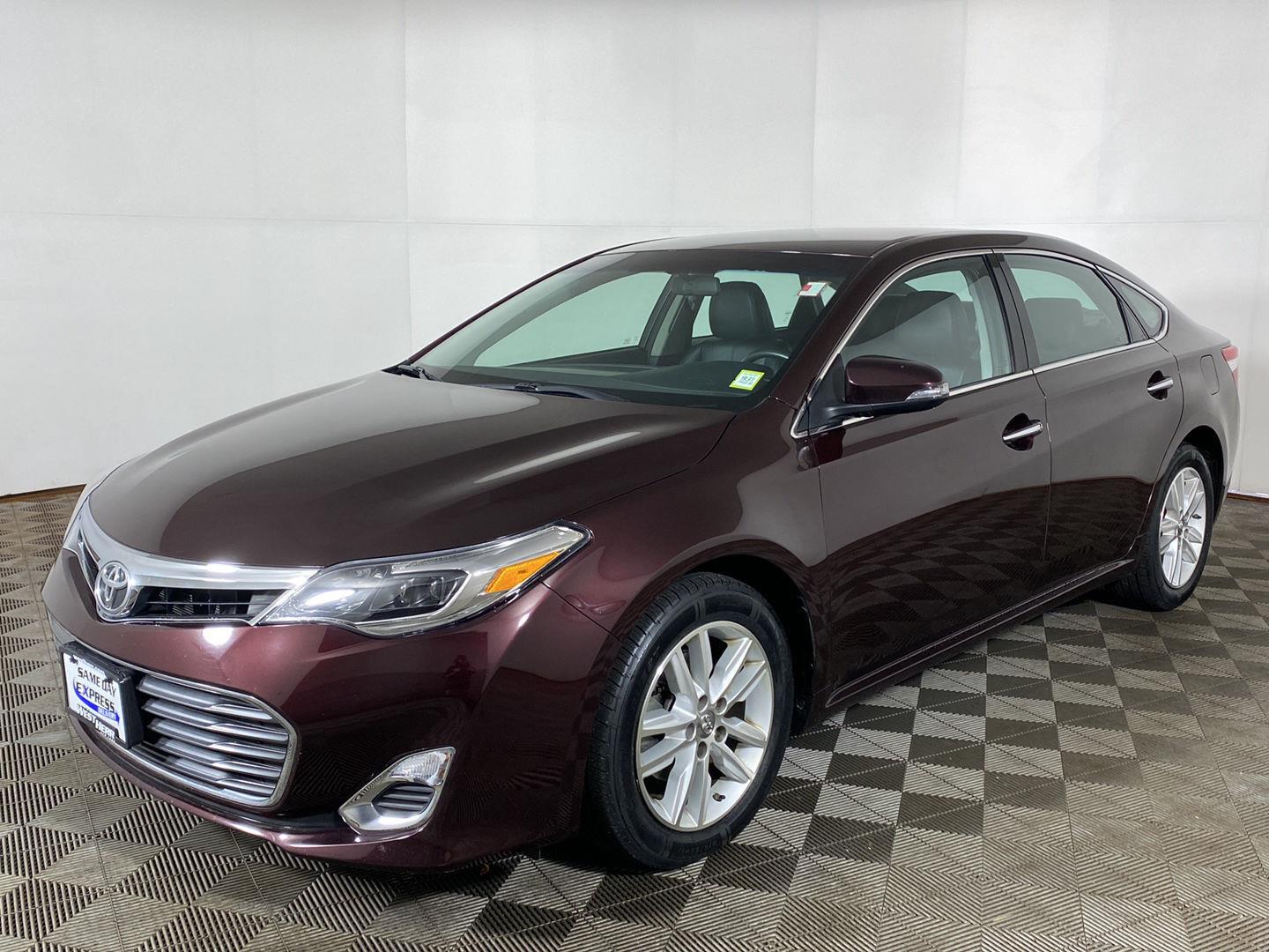 Used 2015 Sizzling Crimson Mica Toyota XLE image 2