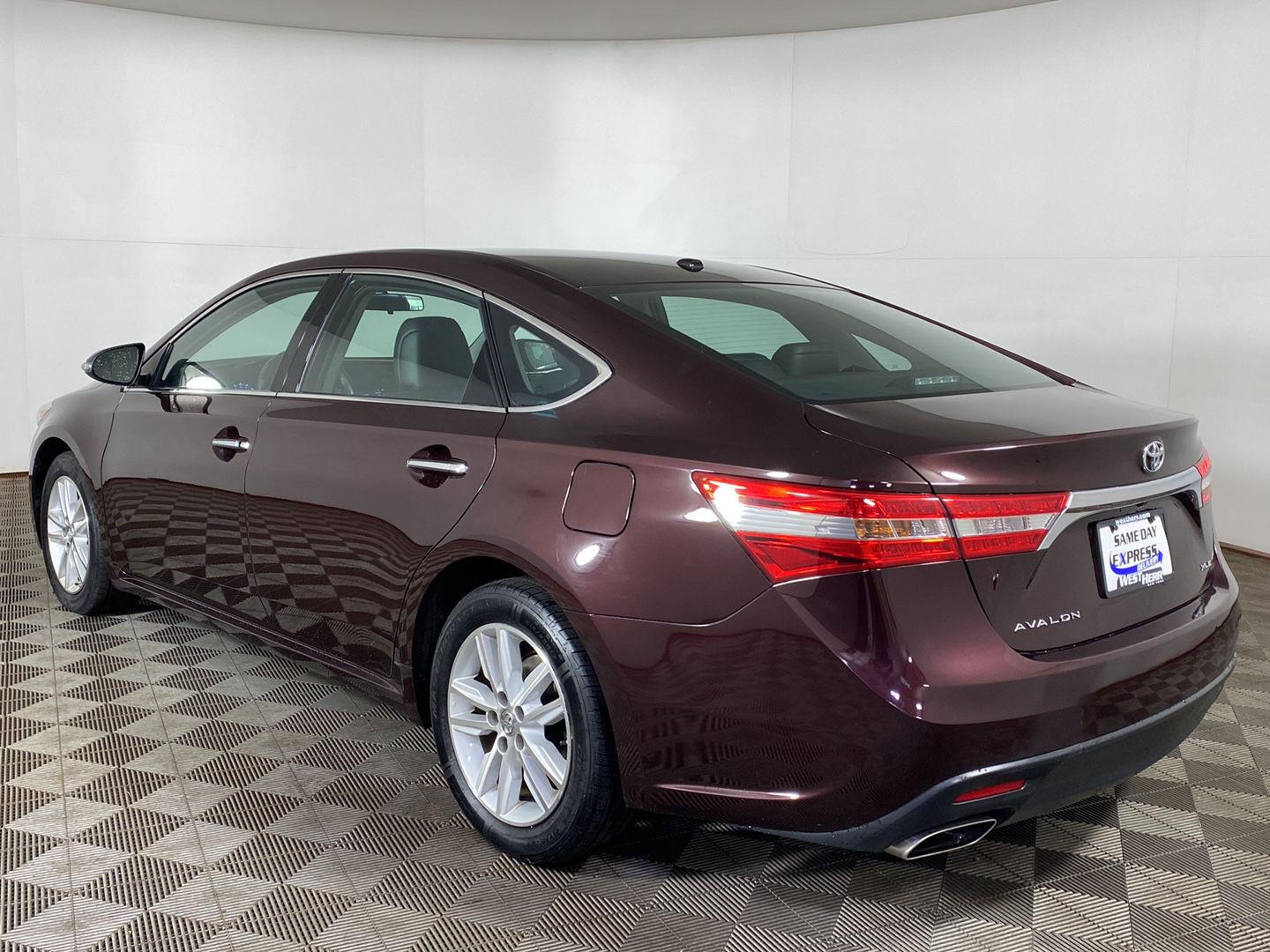Used 2015 Sizzling Crimson Mica Toyota XLE image 4
