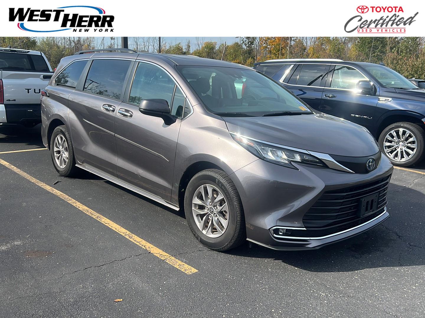 2022 Toyota Sienna XLE 7-Passenger AWD