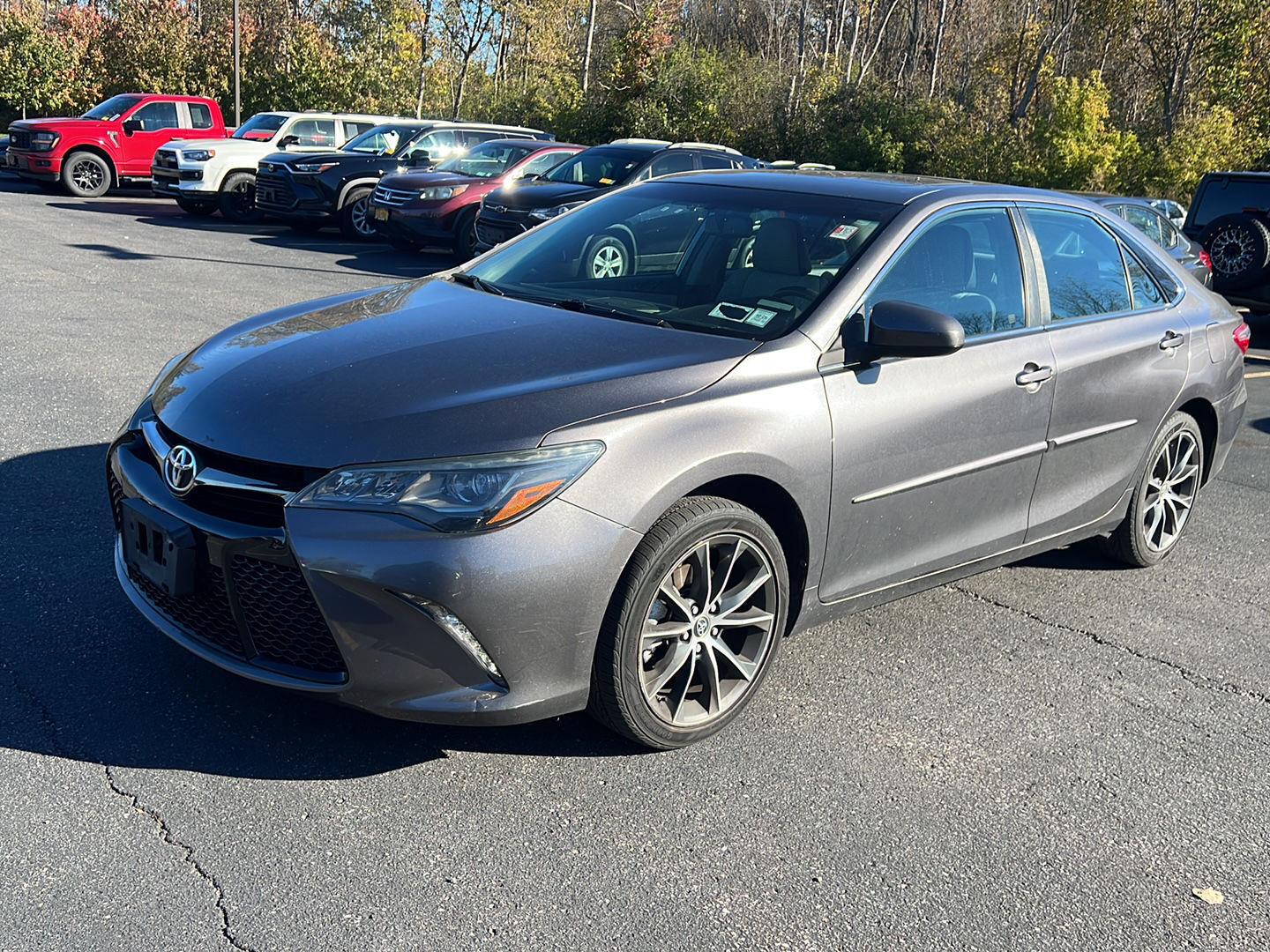 Used 2016 Predawn Gray Mica Toyota XSE V6 image 2