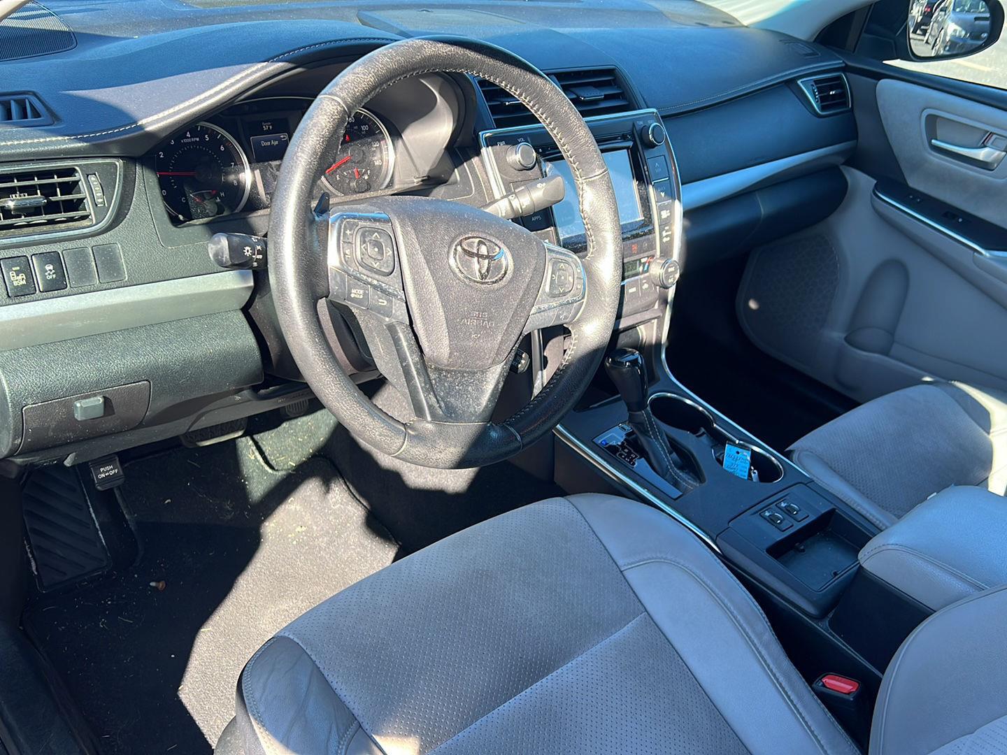 Used 2016 Predawn Gray Mica Toyota XSE V6 image 4