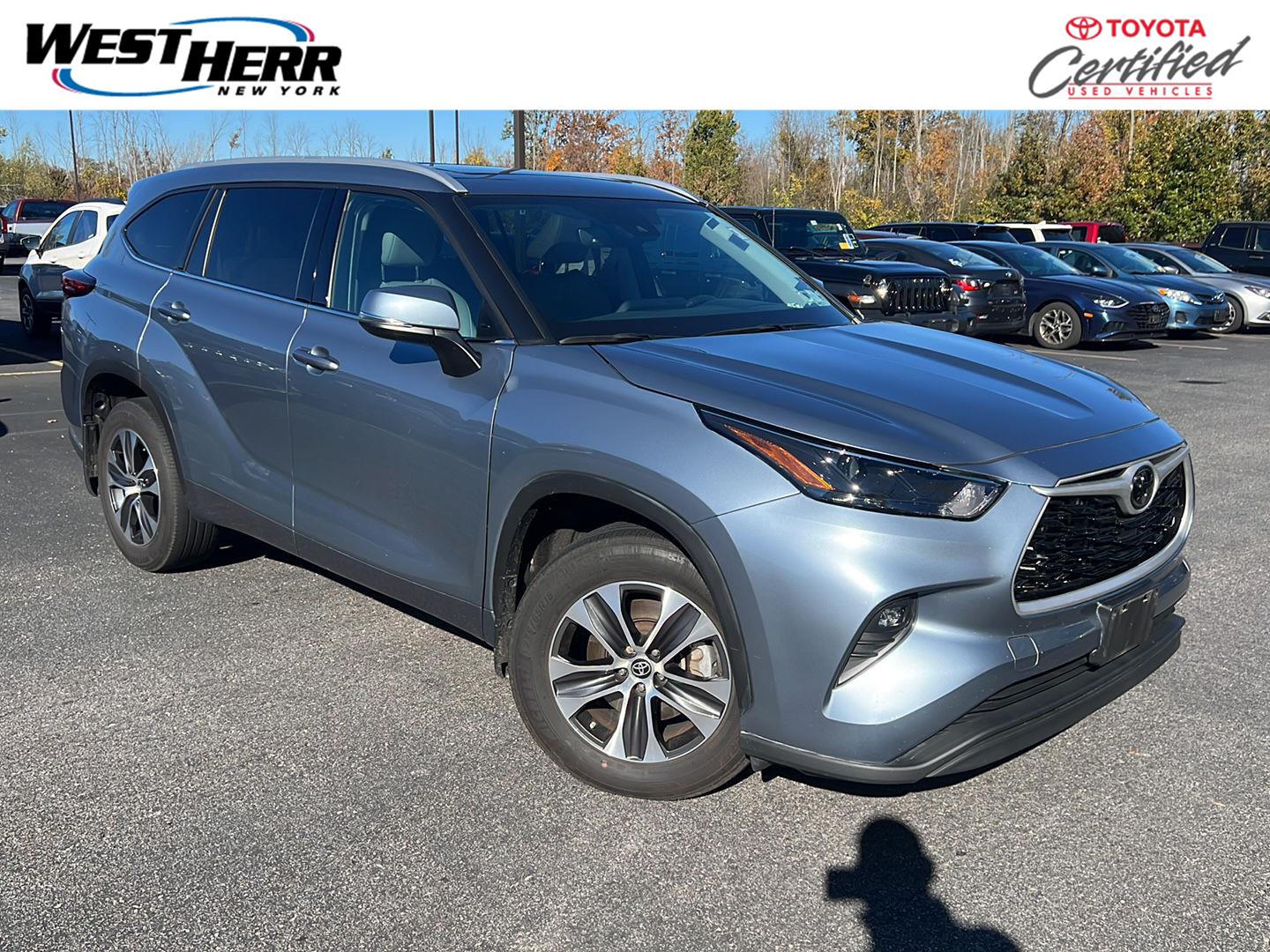Moon Dust 2022 Toyota Highlander SUV / Crossover All-Wheel Drive Automatic