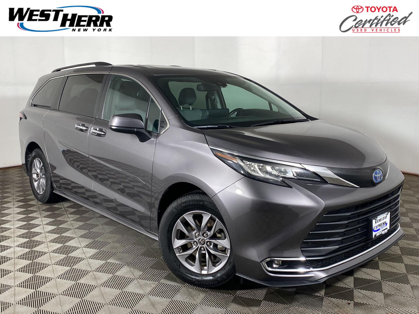 2022 Toyota Sienna XLE 7-Passenger AWD