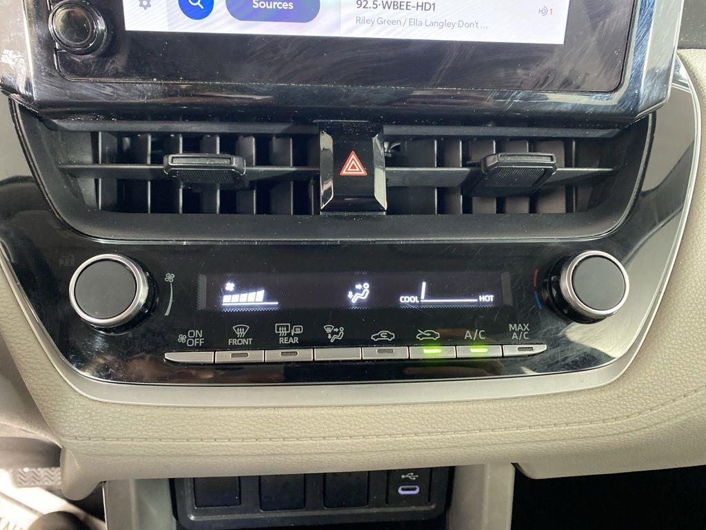 Certified Used 2023 Pearl Toyota L image 15