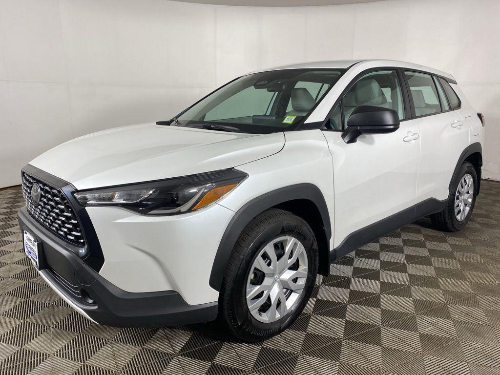 Certified Used 2023 Pearl Toyota L image 3