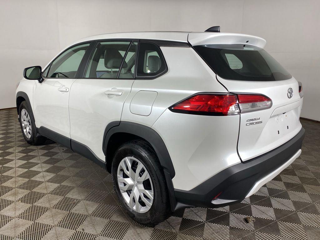 Certified Used 2023 Pearl Toyota L image 6