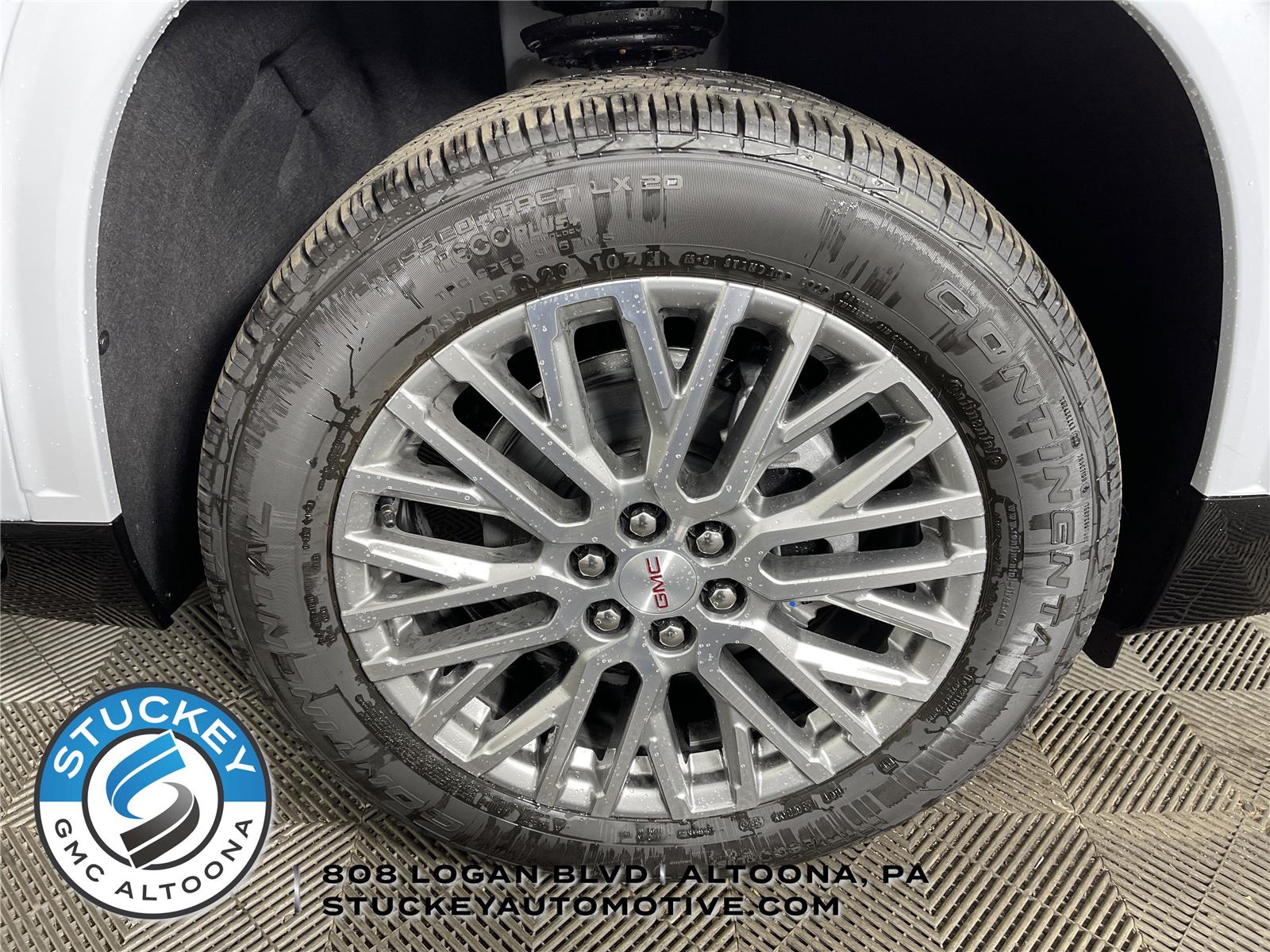 View vehicle photo 7