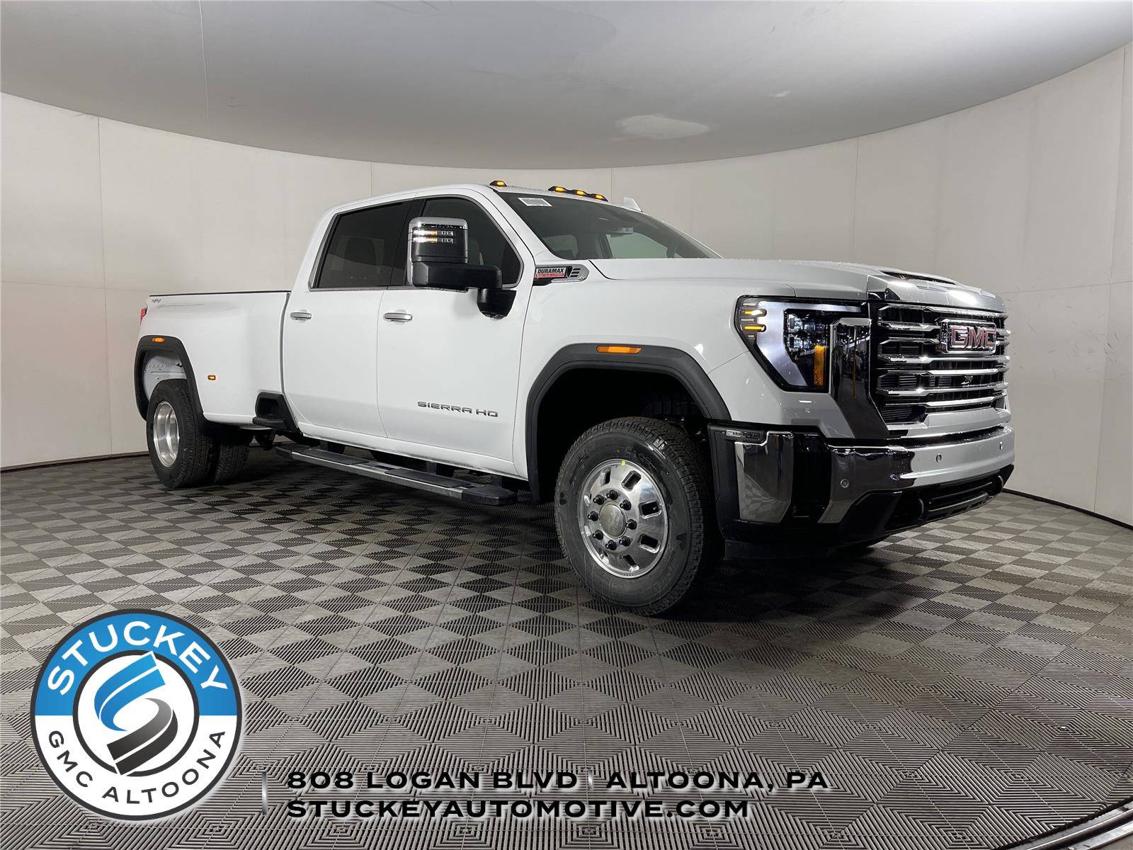 Summit White 2026 GMC Sierra 3500HD SLT Crew Cab 4WD Pickup Truck Four-Wheel Drive Automatic
