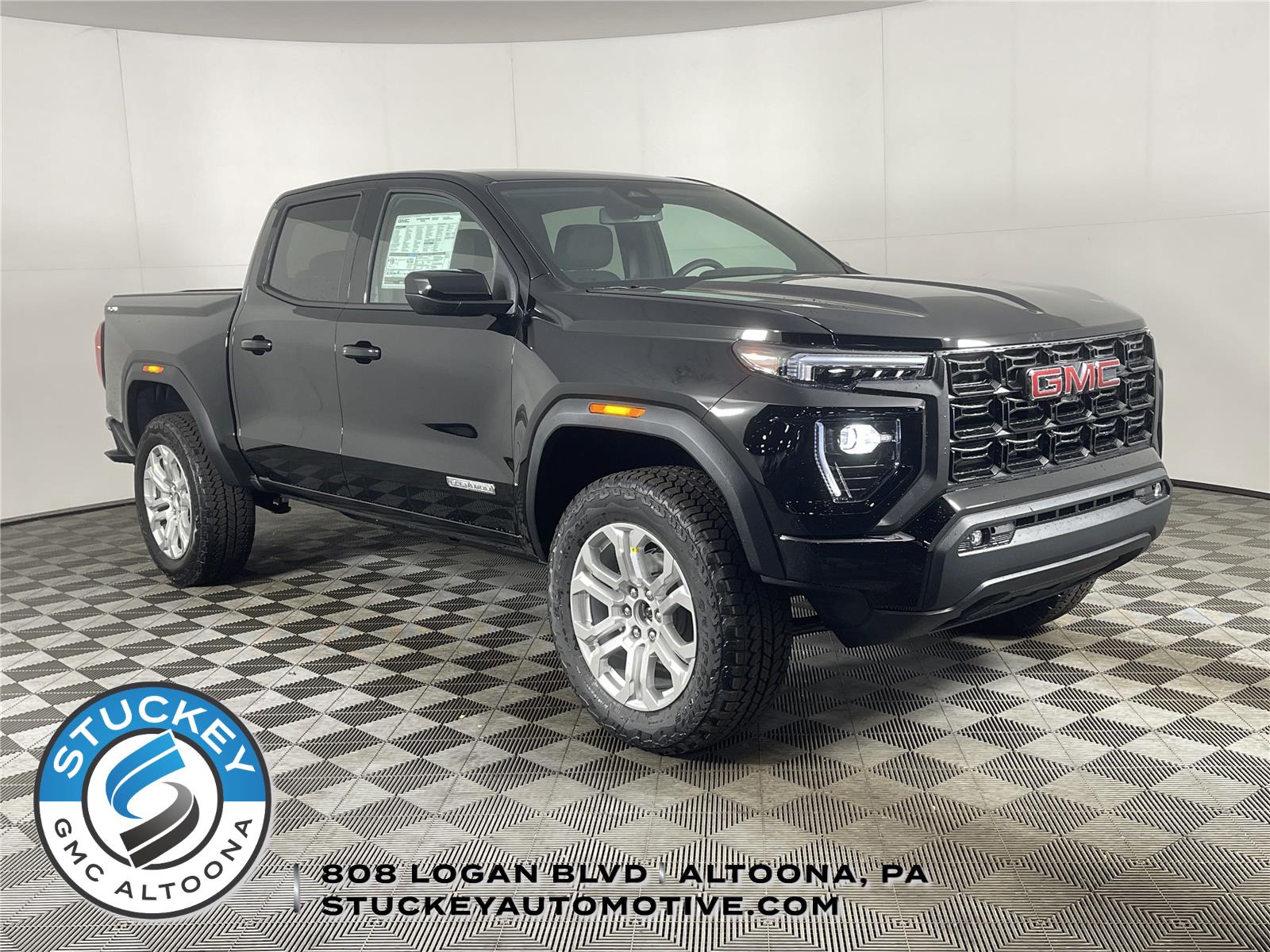 Onyx Black 2025 GMC Canyon Elevation Crew Cab 4WD Pickup Truck Four-Wheel Drive 8-Speed Automatic
