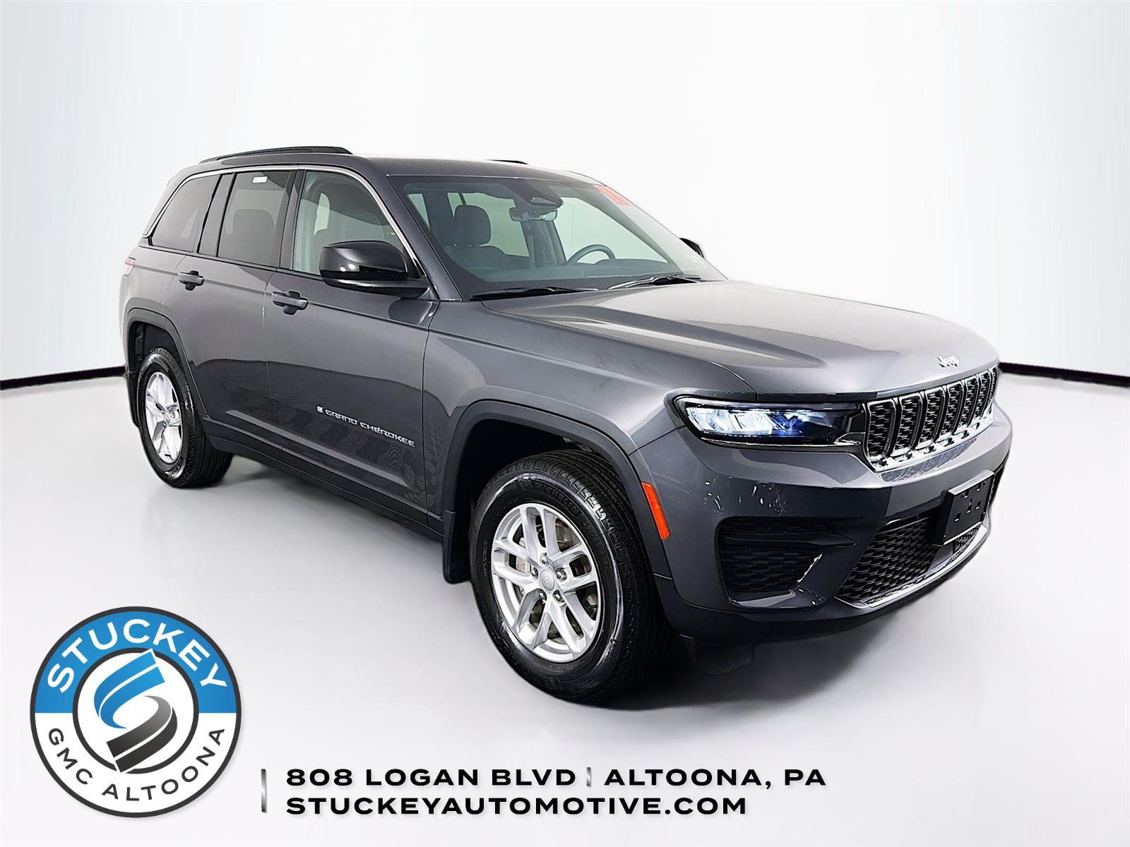 Baltic Gray Metallic Clearcoat 2025 Jeep Grand Cherokee Laredo X 4WD SUV / Crossover Four-Wheel Drive 8-Speed Automatic