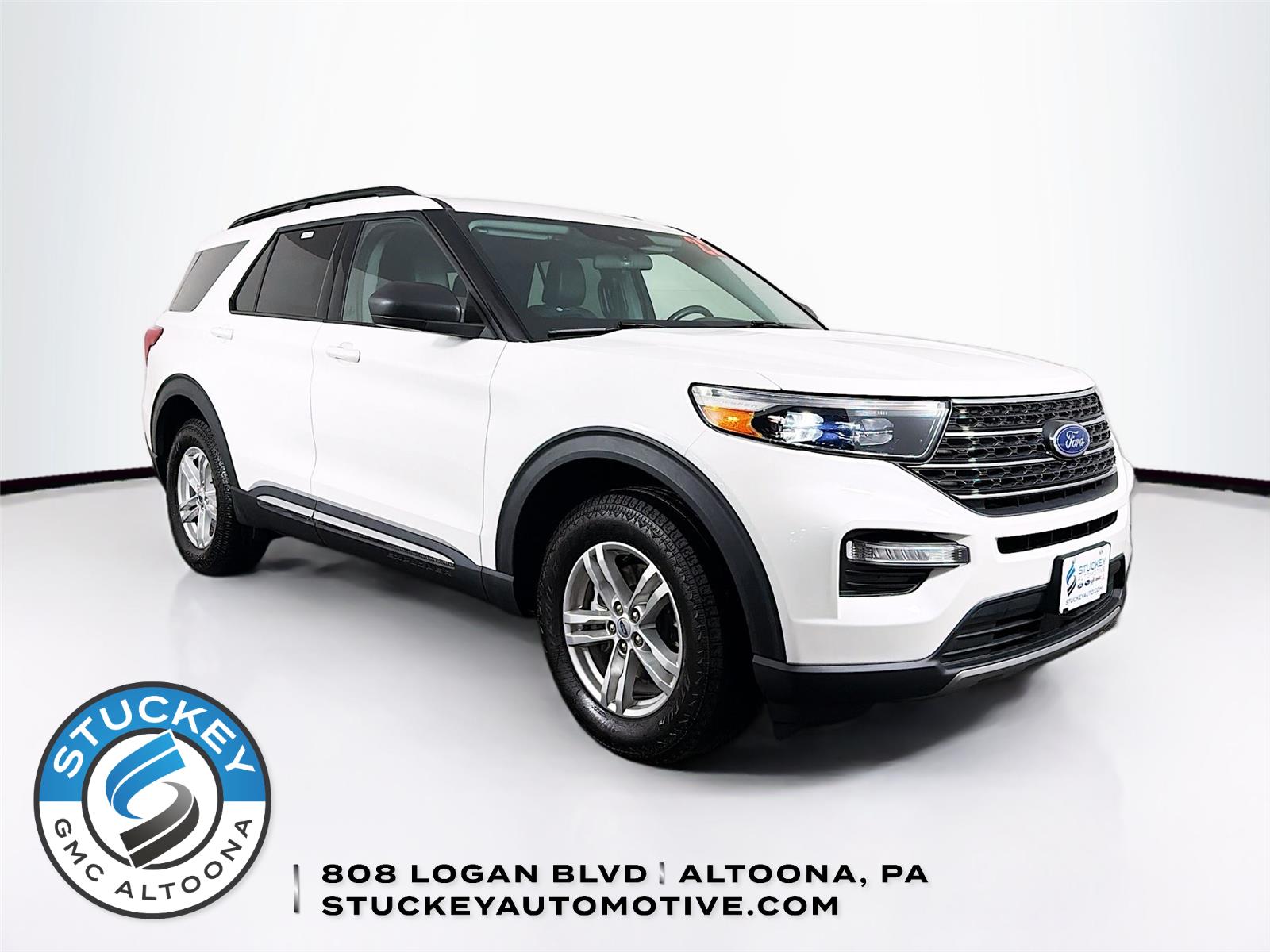 Star White Metallic Tri-Coat 2022 Ford Explorer XLT AWD SUV / Crossover All-Wheel Drive Automatic