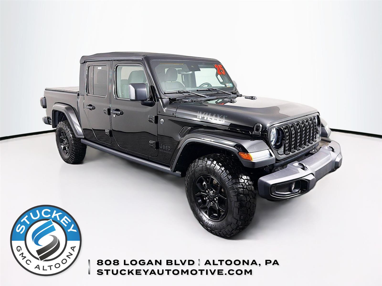 Black Clearcoat 2025 Jeep Gladiator Willys Crew Cab 4WD Pickup Truck Four-Wheel Drive 8-Speed Automatic