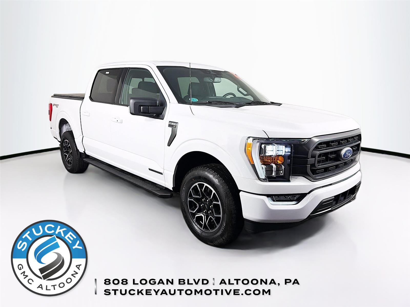 Oxford White 2023 Ford F-150 XLT SuperCrew 4WD Pickup Truck Four-Wheel Drive Automatic