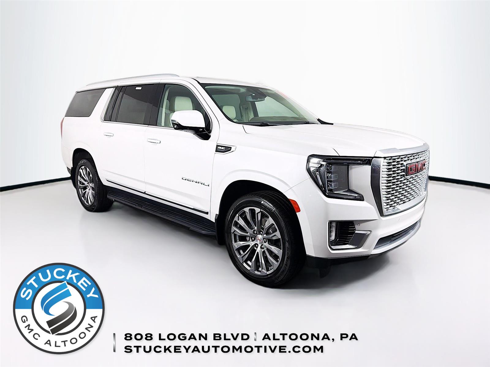 White Frost Tricoat 2022 GMC Yukon XL Denali 4WD SUV / Crossover Four-Wheel Drive Automatic