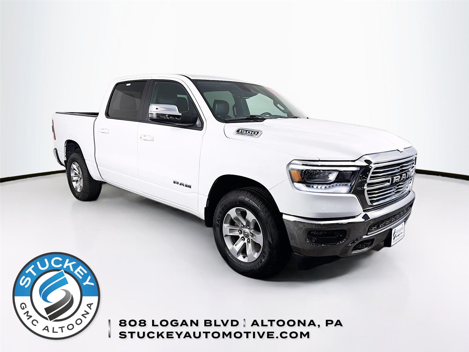Bright White Clearcoat 2023 RAM 1500 Laramie Crew Cab 4WD Pickup Truck Four-Wheel Drive 8-Speed Automatic