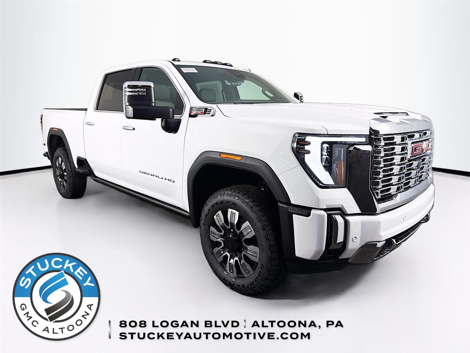 Summit White 2026 GMC Sierra 2500HD Denali Crew Cab 4WD Pickup Truck Four-Wheel Drive Automatic