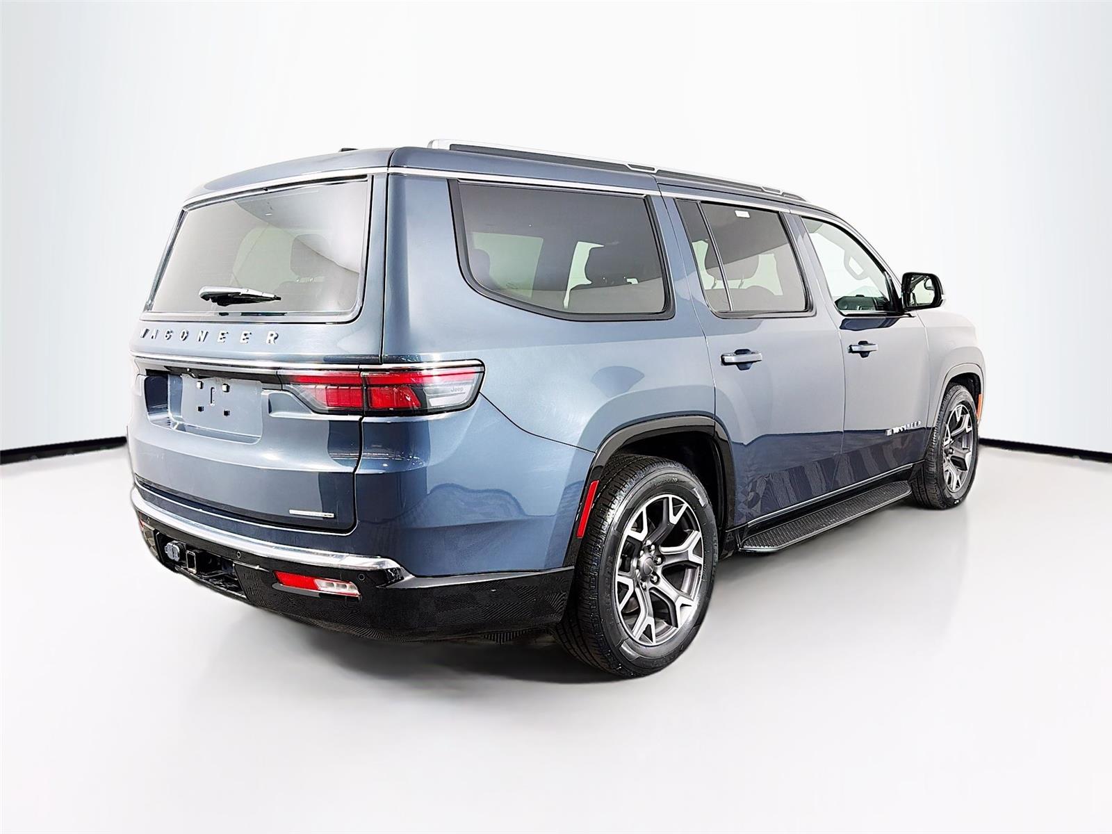 View vehicle photo 7