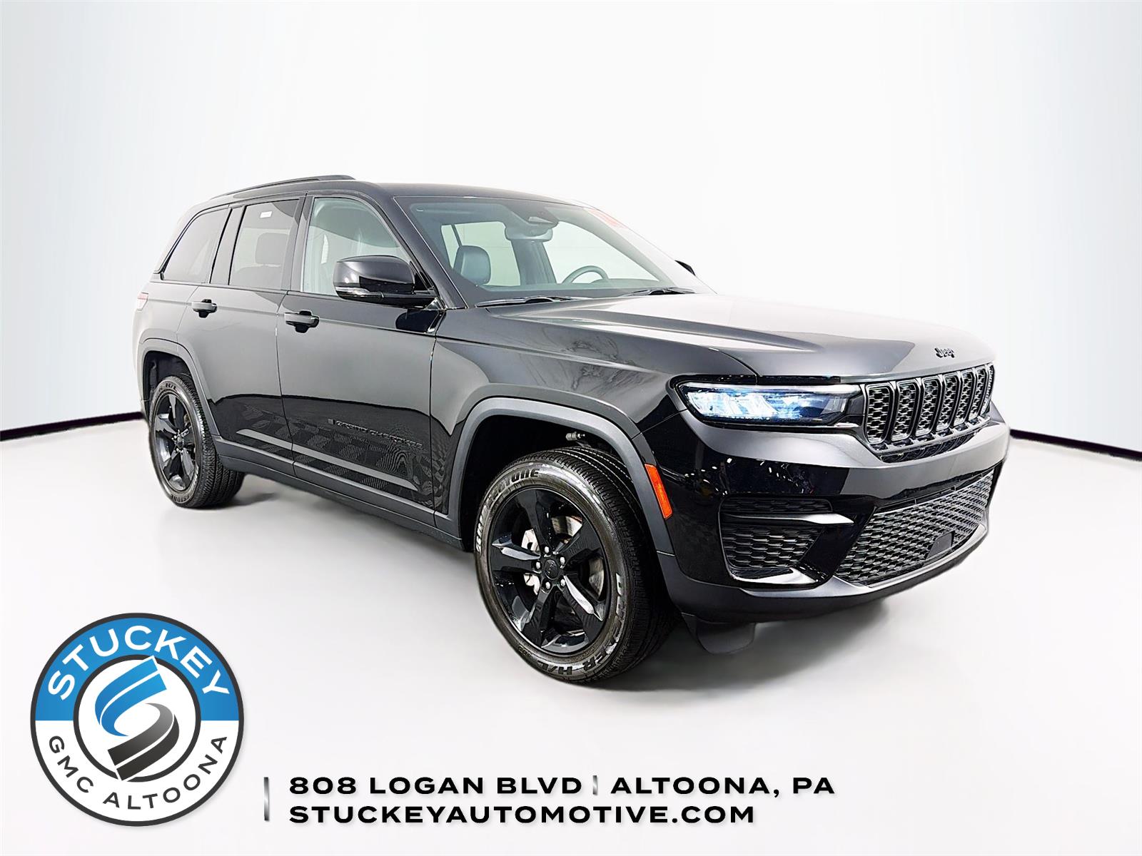 Diamond Black Crystal Pearlcoat 2024 Jeep Grand Cherokee Altitude X 4WD SUV / Crossover Four-Wheel Drive 8-Speed Automatic