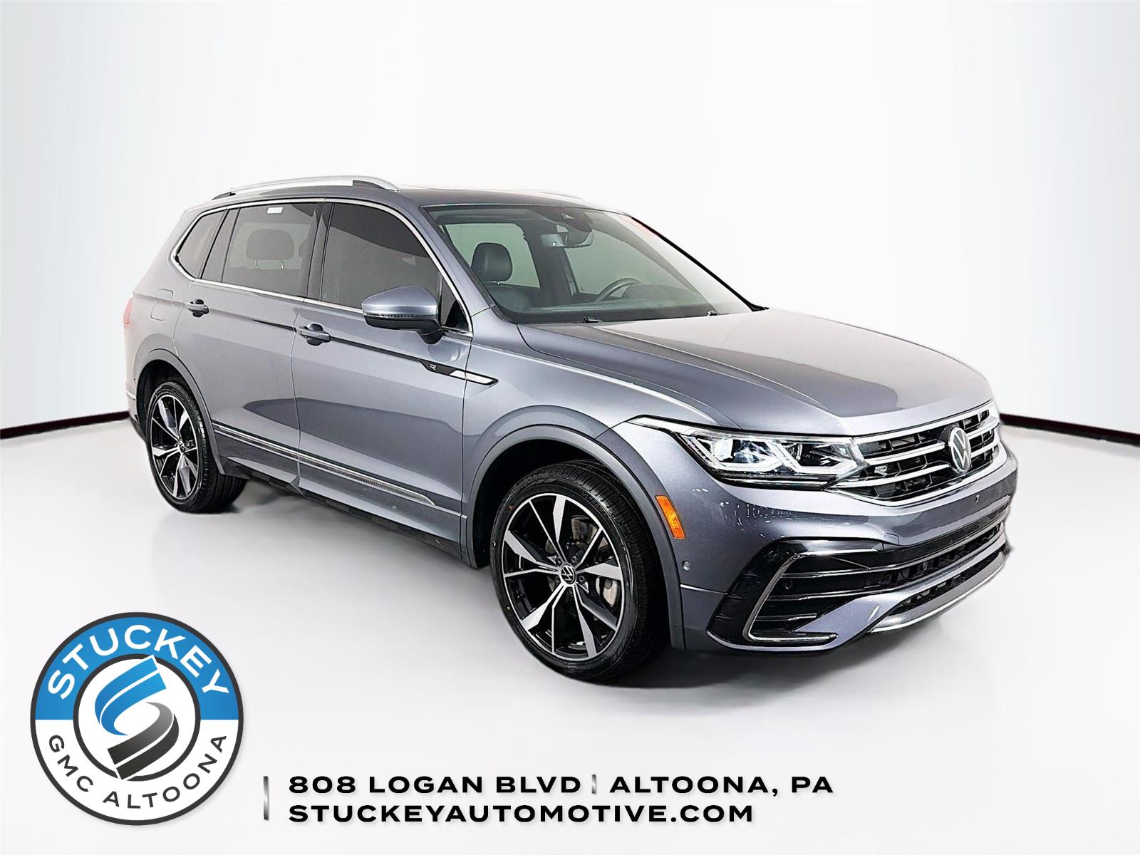 Platinum Gray Metallic 2022 Volkswagen Tiguan SEL R-Line 4Motion SUV / Crossover All-Wheel Drive Automatic