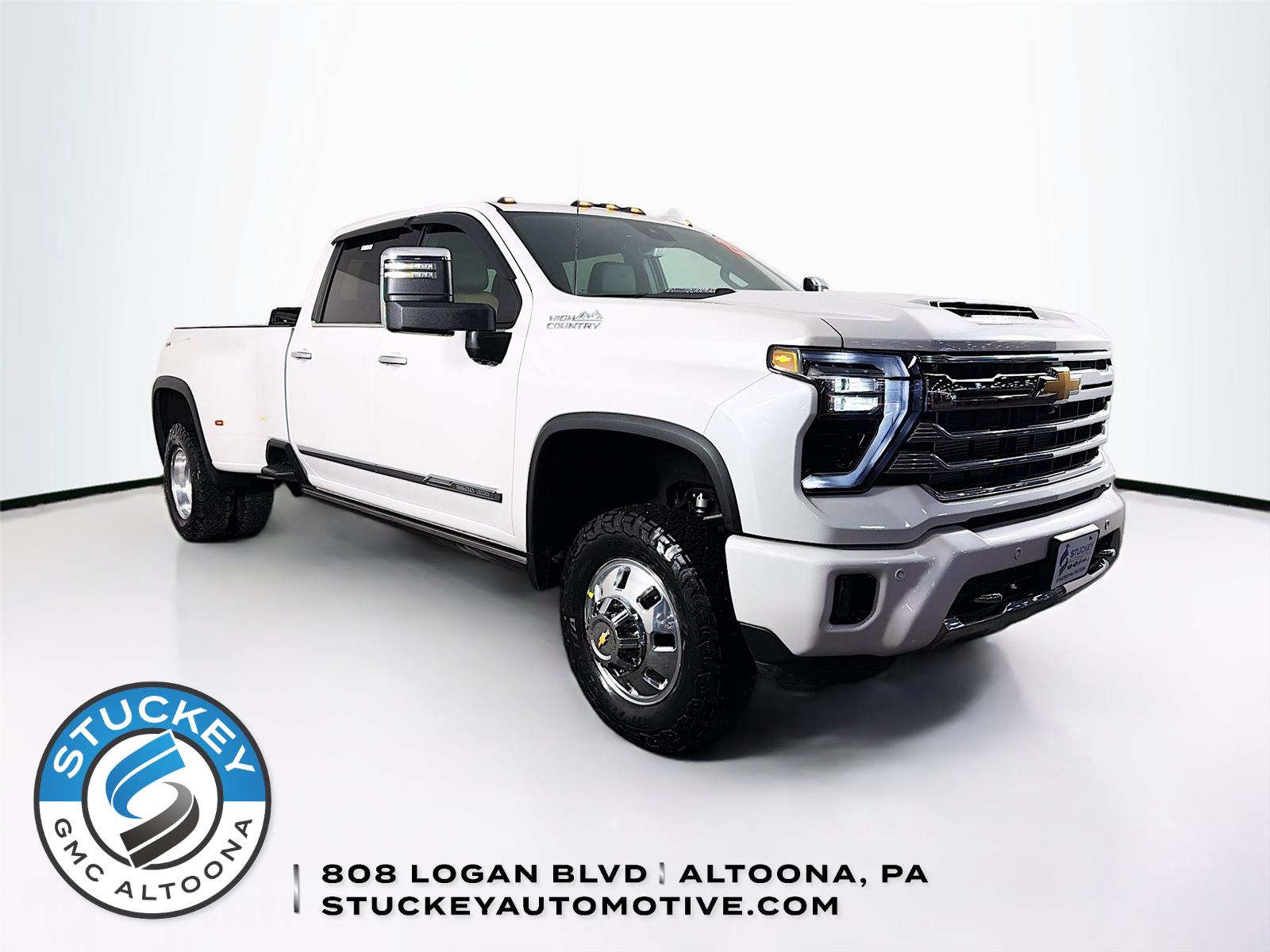 White 2025 Chevrolet Silverado 3500HD High Country Crew Cab 4WD Pickup Truck Four-Wheel Drive Automatic