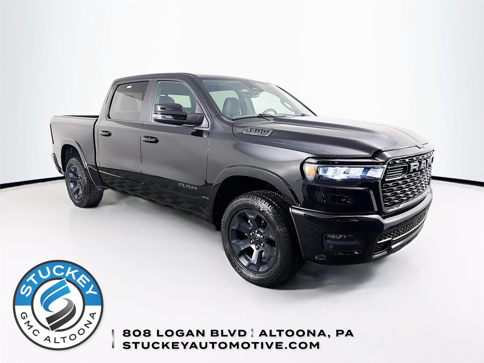 Diamond Black Crystal Pearlcoat 2025 RAM 1500 Big Horn Crew Cab 4WD Pickup Truck Four-Wheel Drive 8-Speed Automatic