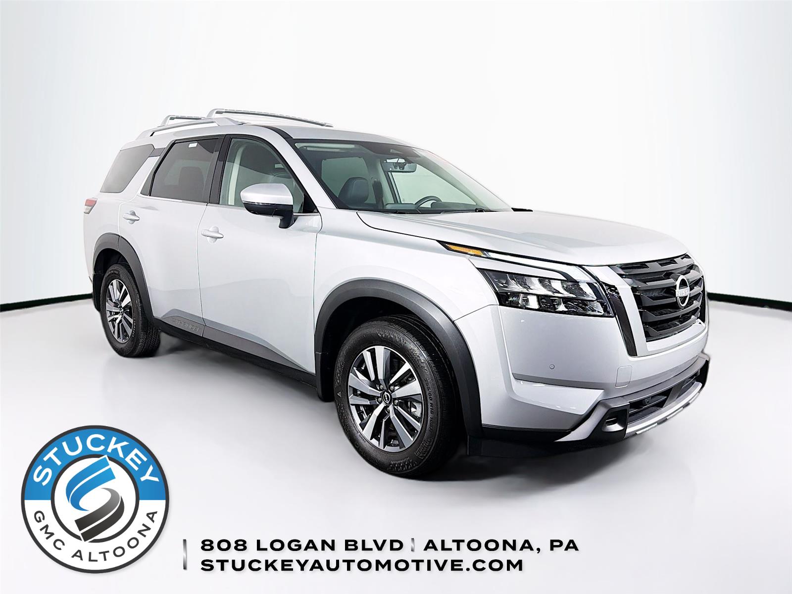Brilliant Silver Metallic 2025 Nissan Pathfinder SL 4WD SUV / Crossover All-Wheel Drive Automatic